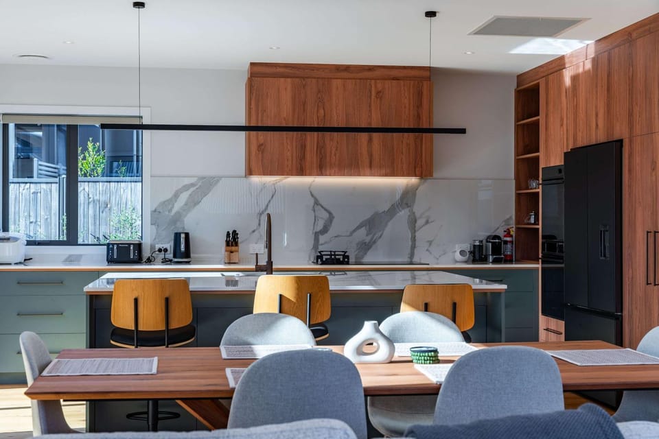 Eliza's Escape with Mountain Views House in Wanaka