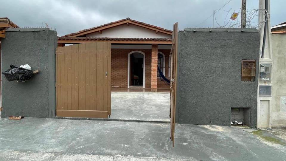 Casa Grande 800m da Praia Martim de Sá House in Caraguatatuba