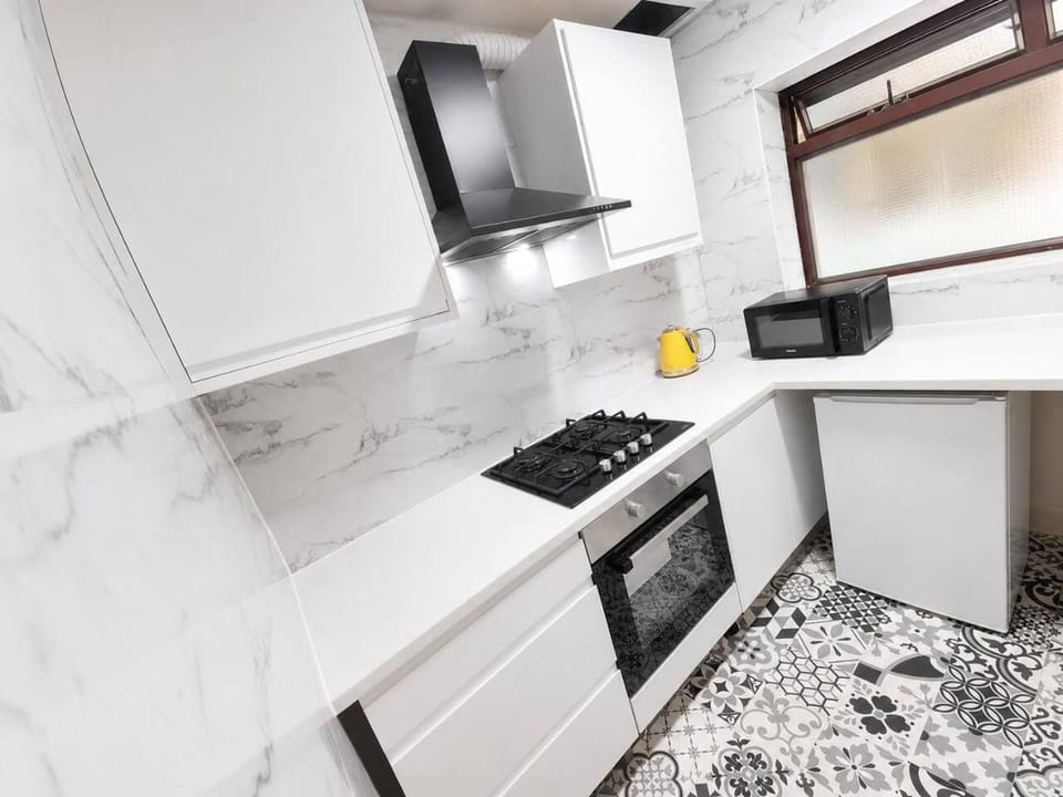 Unique Double bedroom, 50TV, Wi-Fi, PetsOK Vacation rental in Wolverhampton