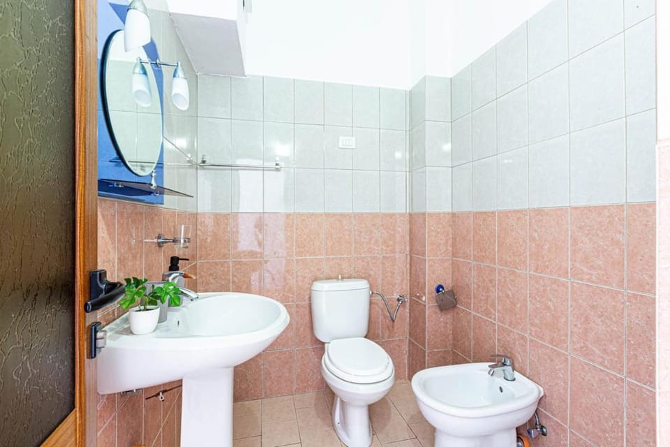 Radhima Res 3 - Double Room, Sea View Apartment in Vlorë County, Albania