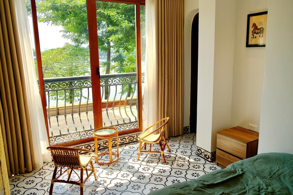Patio, View (from property/room), Balcony/Terrace, Seating area, Bedroom, Lake view