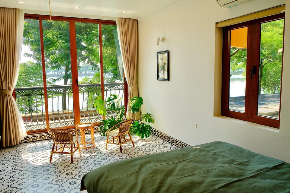 Bed, View (from property/room), Balcony/Terrace, Seating area, Bedroom, Lake view, air conditioner