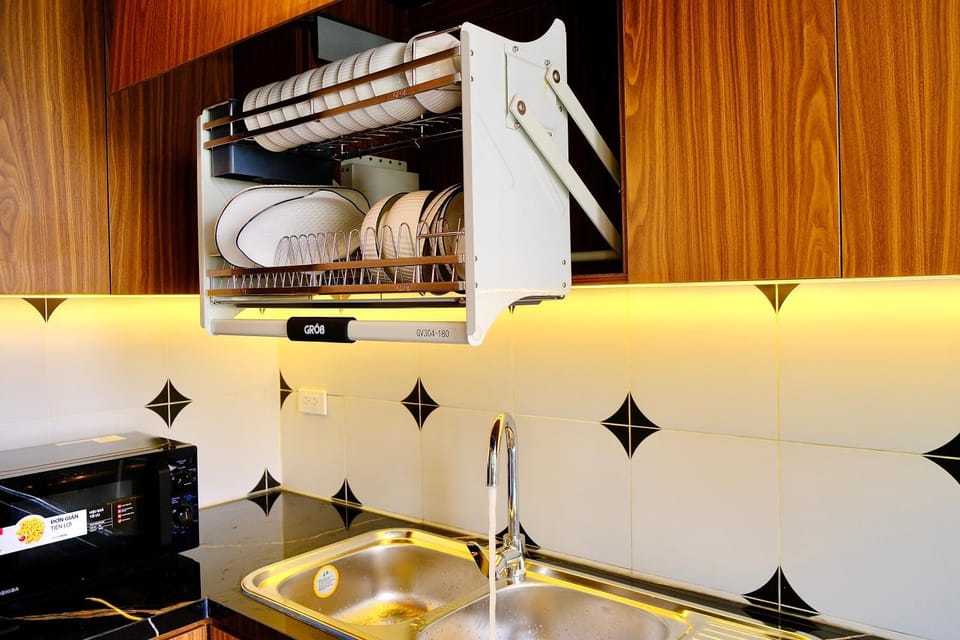 Kitchen or kitchenette, minibar
