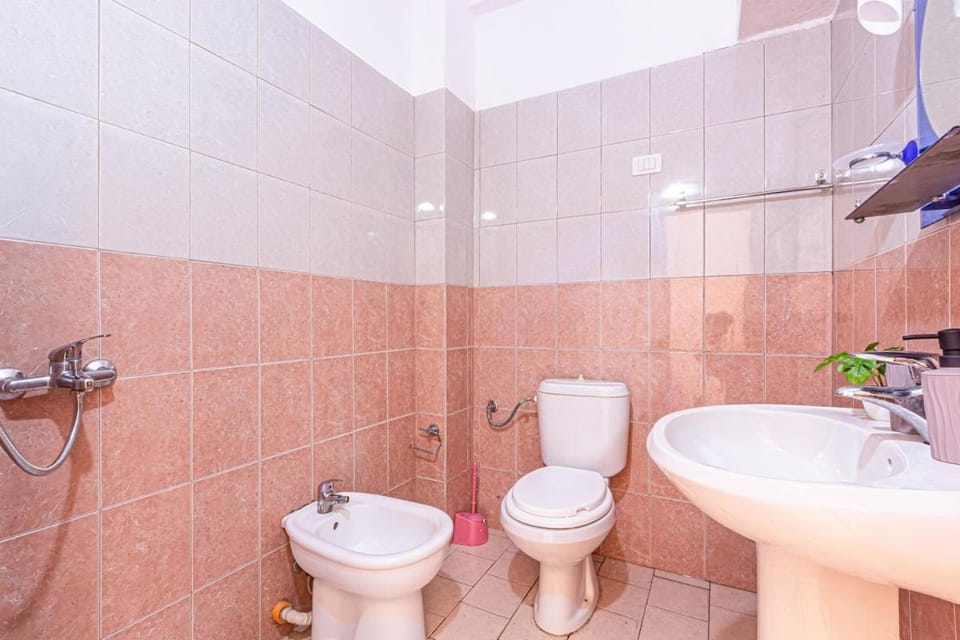 Radhima Res 2 - Double Room, Sea View Apartment in Vlorë County, Albania