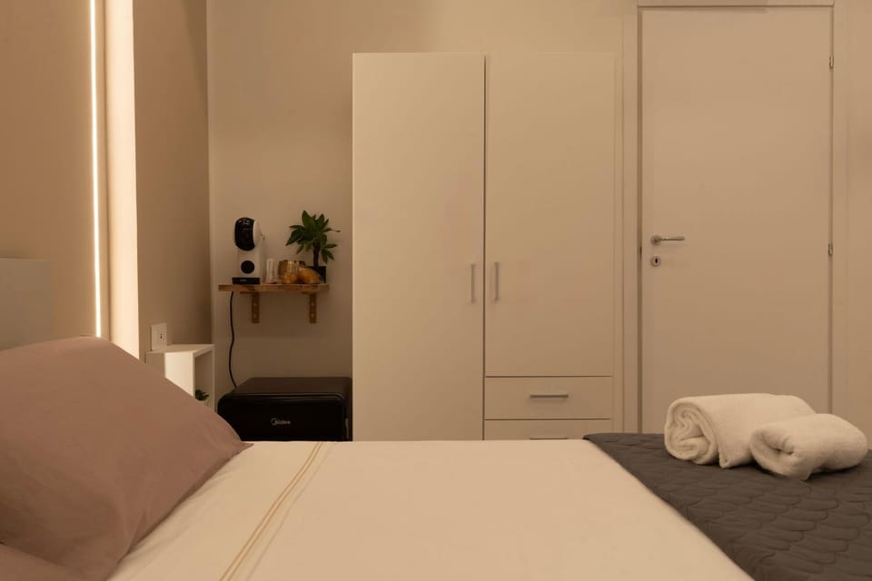 Bed, Bedroom, towels, wardrobe