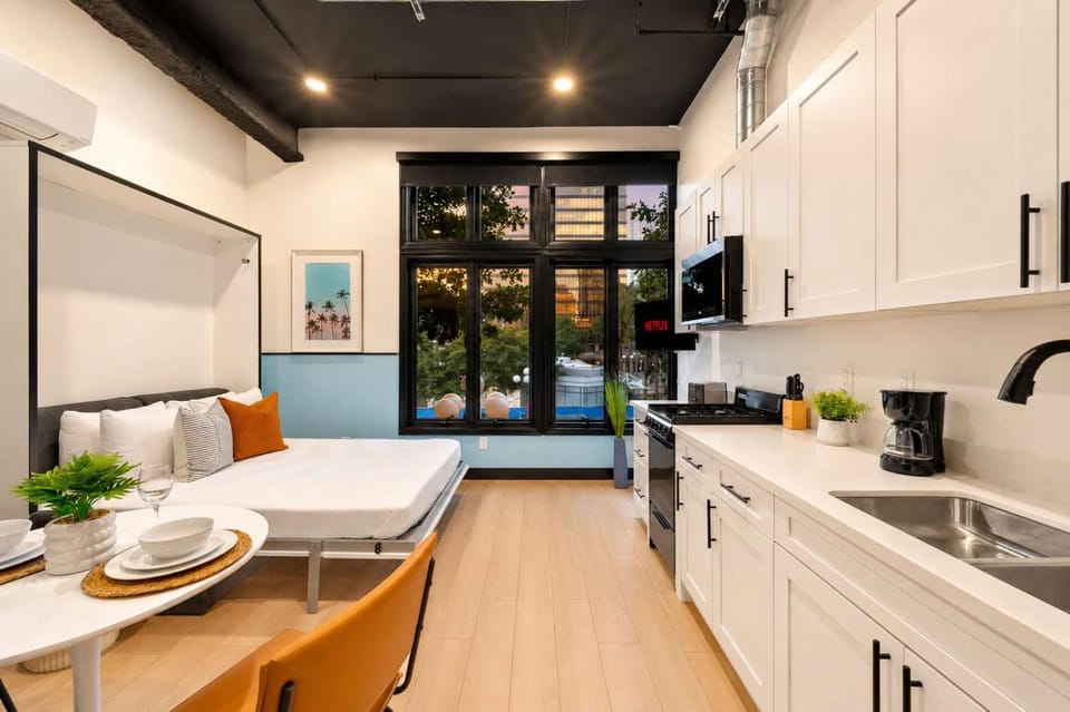 Prime Downtown Stay Near Petco Park Apartment in Gaslamp Quarter
