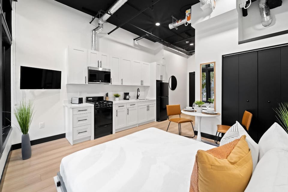 Prime Downtown Stay Near Petco Park Apartment in Gaslamp Quarter