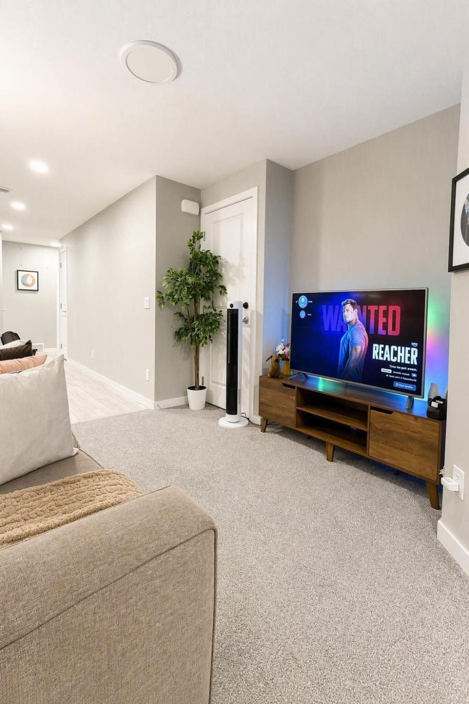 Communal lounge/ TV room, TV and multimedia, Living room, Seating area, Evening entertainment