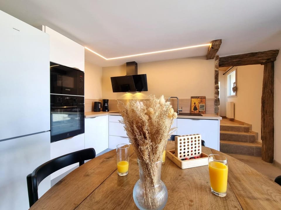 Gîte avec vue campagne - 2 pers. - FR-1-496-425 House in Auvergne-Rhône-Alpes