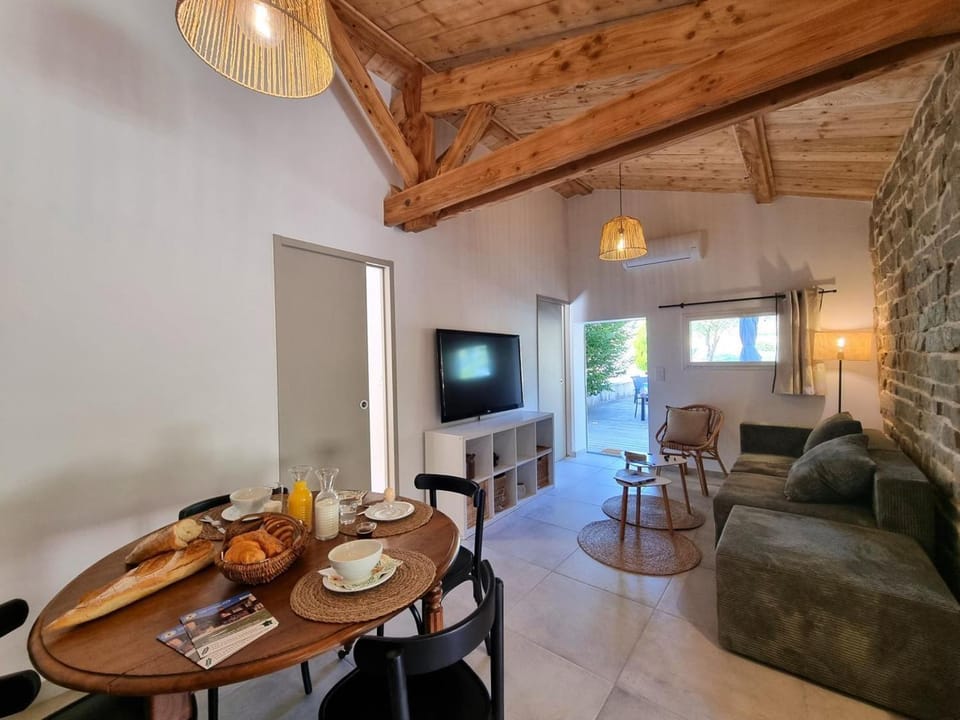 Gîte climatisé avec terrasse - 4 pers. - FR-1-496-423 House in Auvergne-Rhône-Alpes