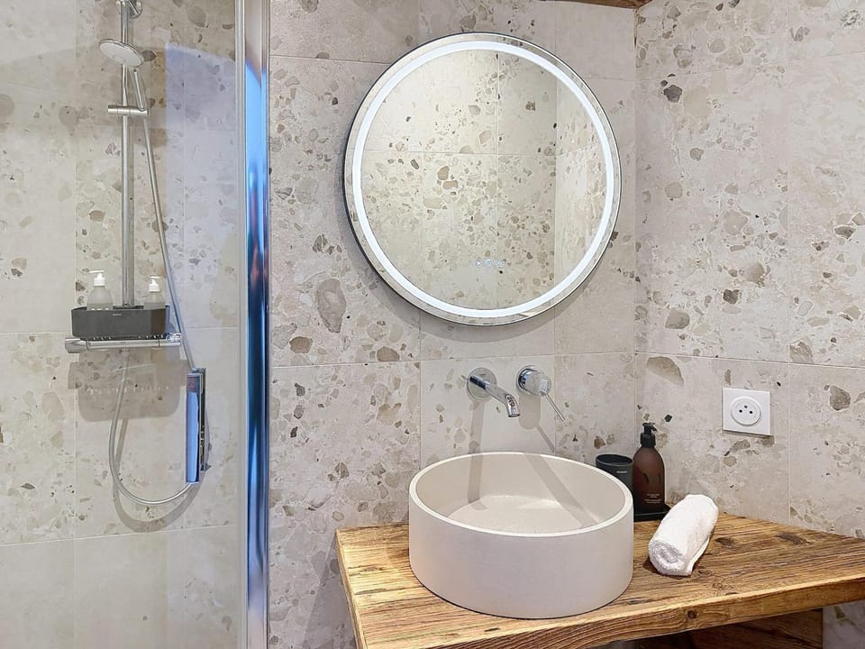 Appartement de standing, parking, Wi-Fi - 4 pers. Apartment in Montvalezan