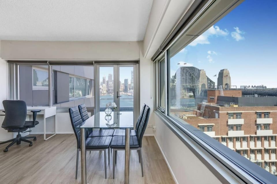 Harbour bridge views Apartment in Sydney