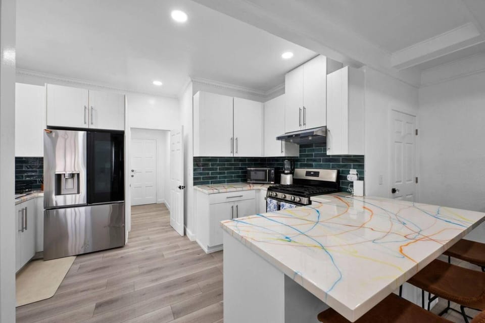Newly Remodeled Townhome House in Lakewood