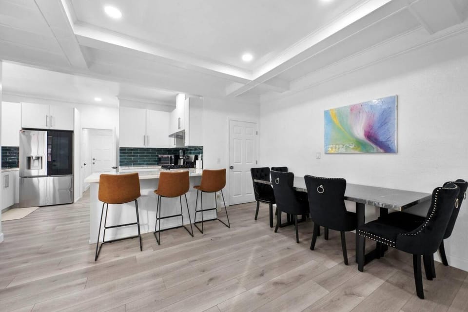 Newly Remodeled Townhome House in Lakewood