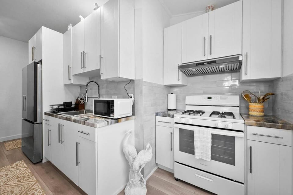 Fully Renovated Home House in Lakewood