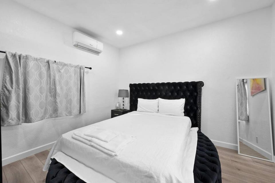 Newly Remodeled Home in Lakewood Bed and Breakfast in Lakewood