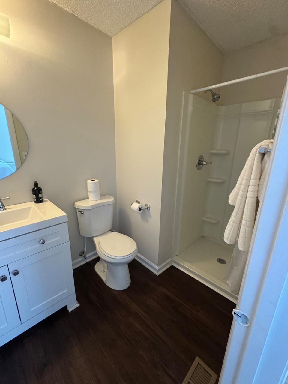 Shower, Toilet, Bathroom, bidet, towels