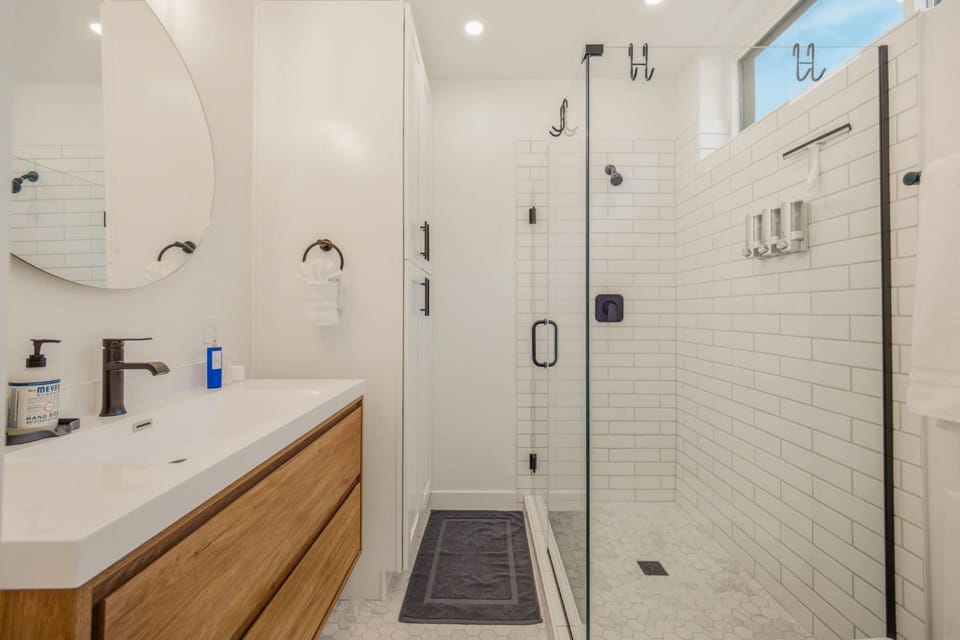 Mountain Views Near Zion & Bryce - Pet Friendly House in Glendale