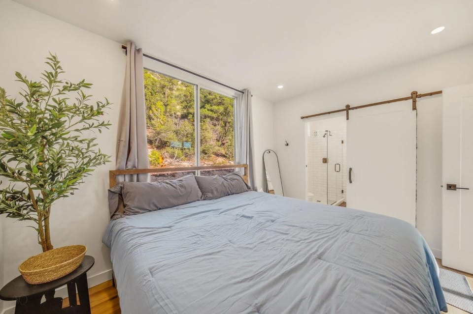 Mountain Views Near Zion & Bryce - Pet Friendly House in Glendale