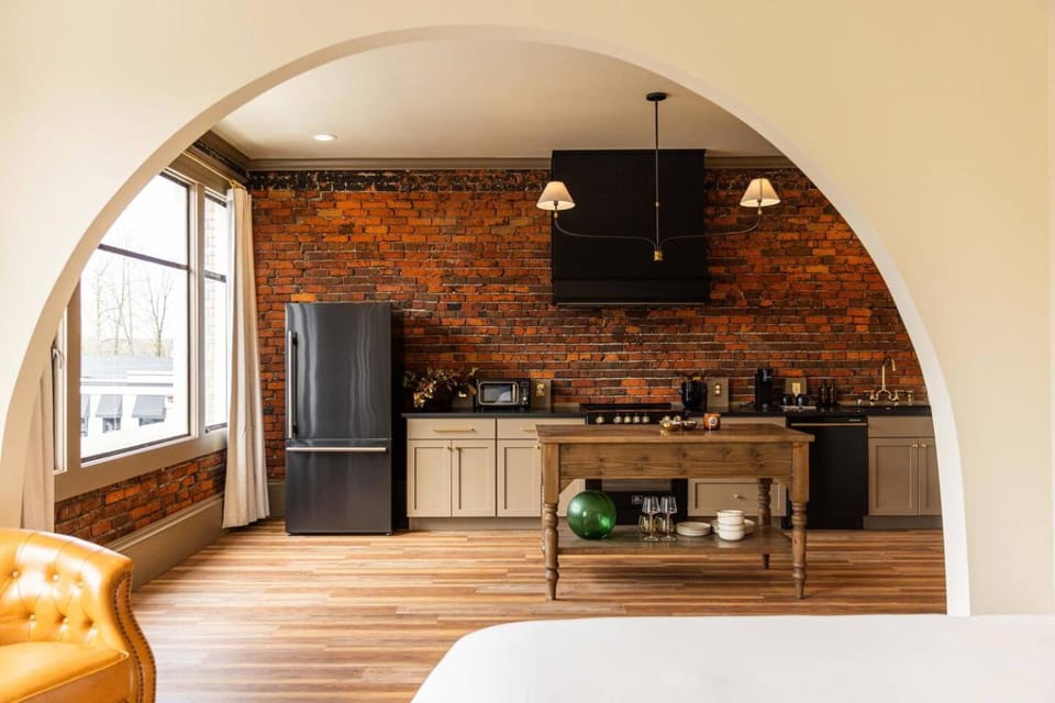 The 908 Historic Luxury Suite 3 Vacation rental in Everett