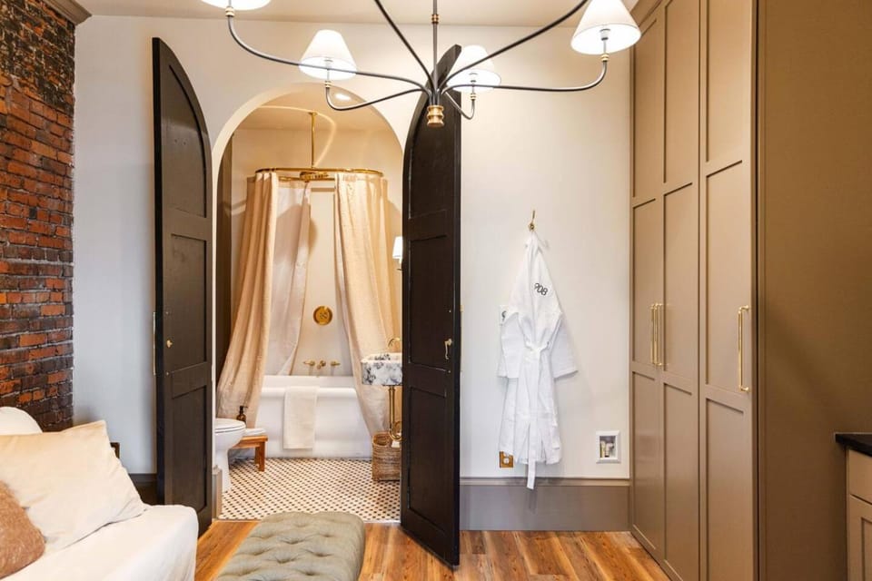 The 908 Historic Luxury Suite 3 Vacation rental in Everett