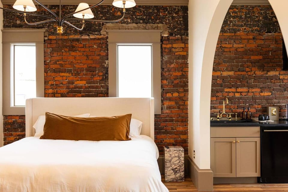 The 908 Historic Luxury Suite 4 Vacation rental in Everett