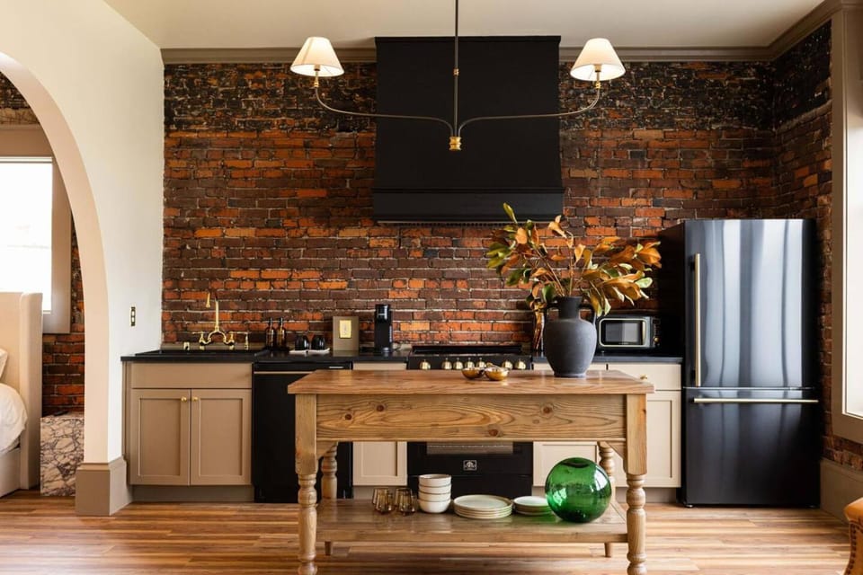 The 908 Historic Luxury Suite 4 Vacation rental in Everett