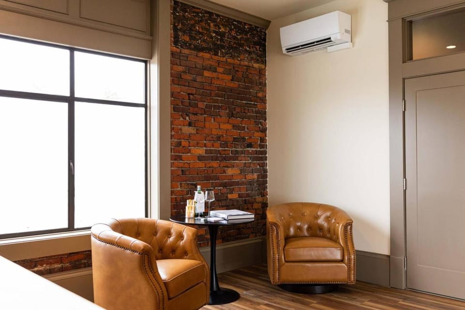 The 908 Historic Luxury Suite 4 Vacation rental in Everett