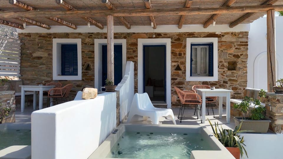 Property building, Hot Tub, Balcony/Terrace