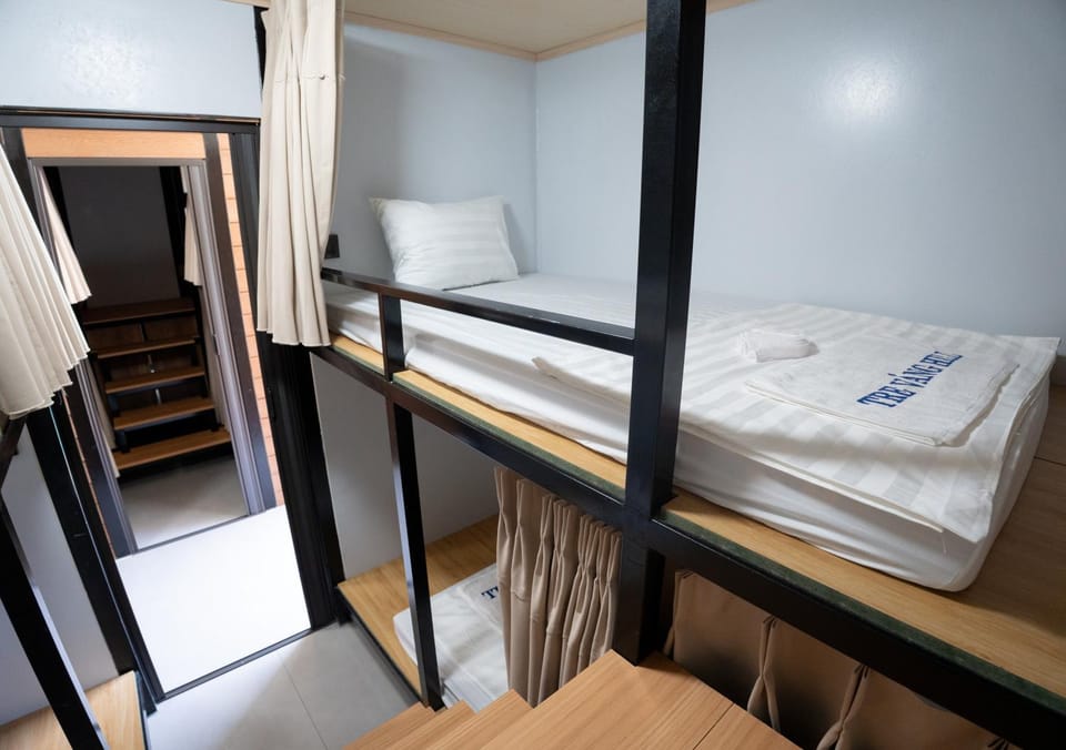 Bedroom, bunk bed