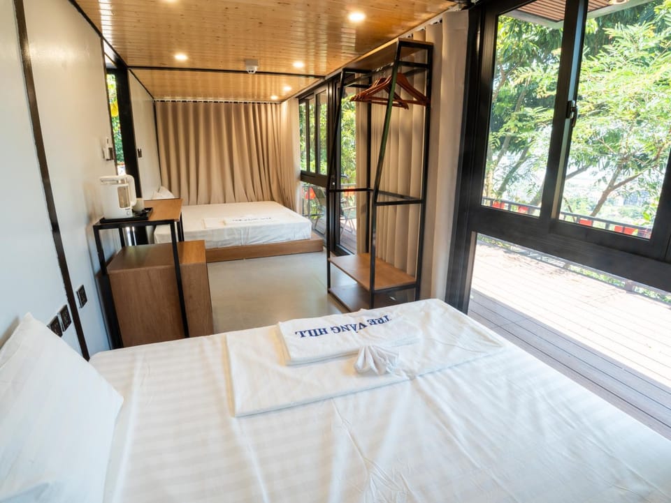 Bed, Photo of the whole room, Bedroom, air conditioner