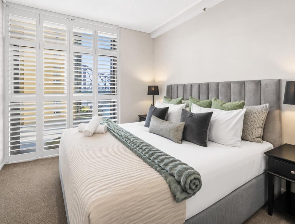 Bed, Photo of the whole room, Seating area