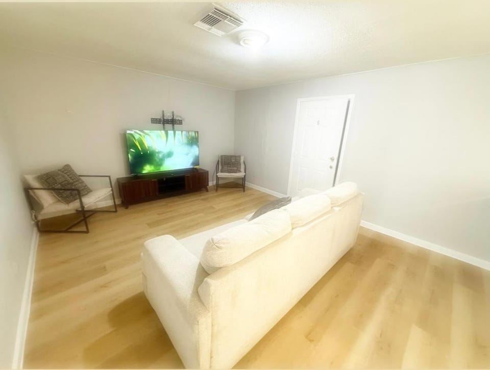 Communal lounge/ TV room, Living room, Seating area