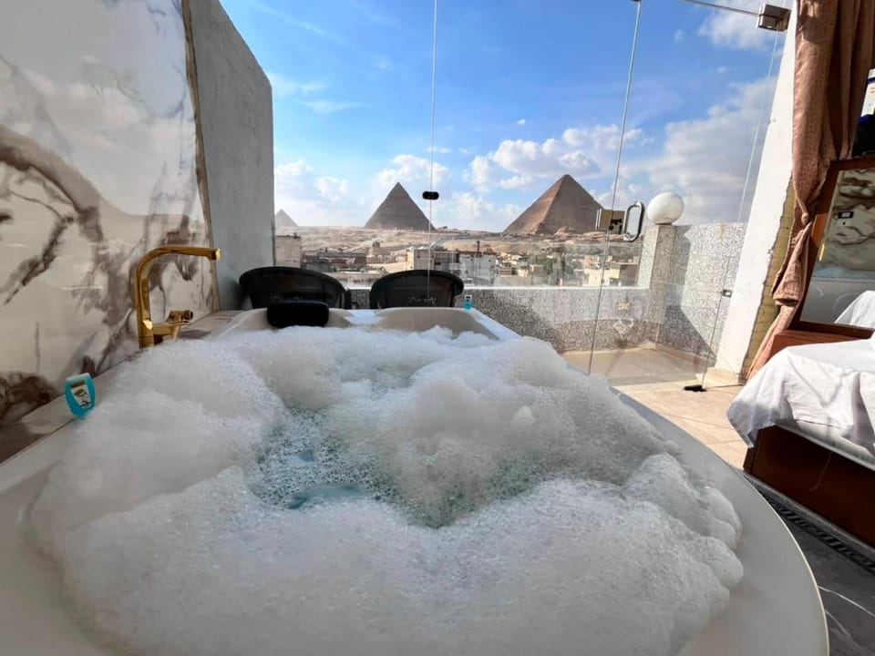 Pyramids POV Jacuzzi Bed and Breakfast in Egypt