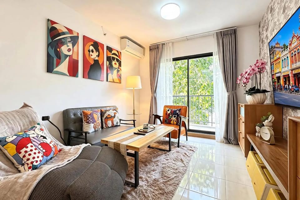 Communal lounge/ TV room, Living room, Seating area