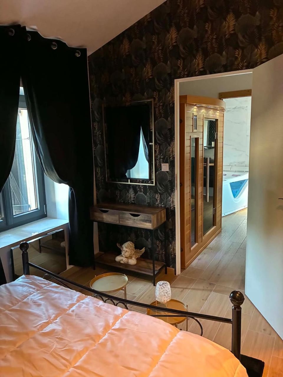 Hot Tub, Sauna, Bedroom