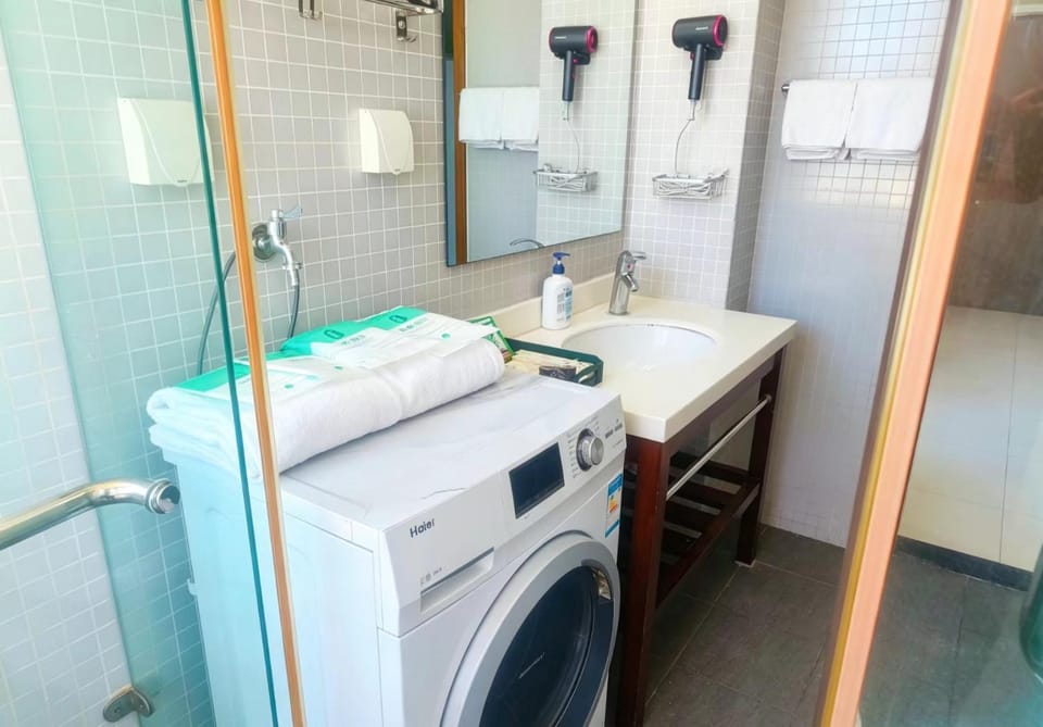 Bathroom, towels, washing machine