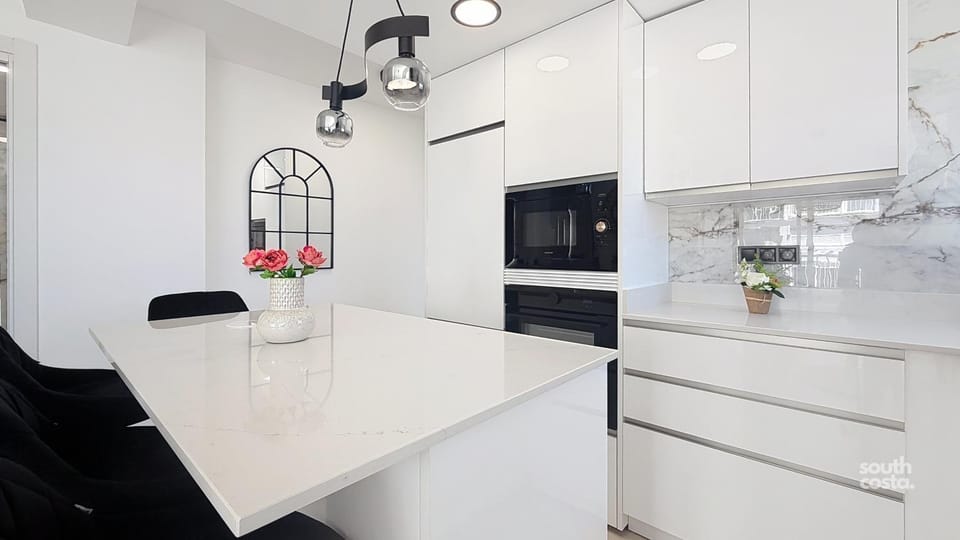 Kitchen or kitchenette, Dining area, oven, stove