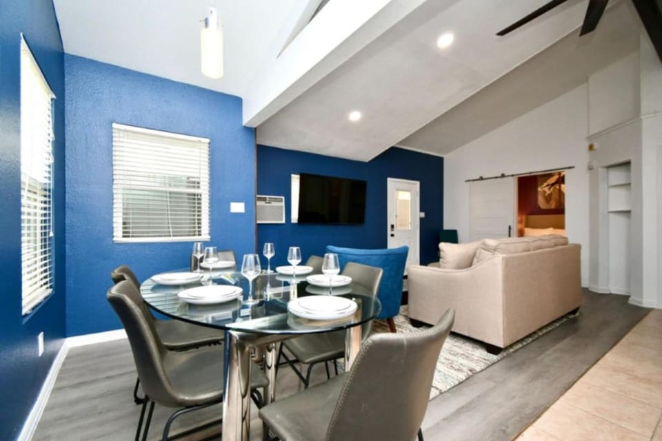 Cozy Cute Home 2BD and 1BR House in Cypress