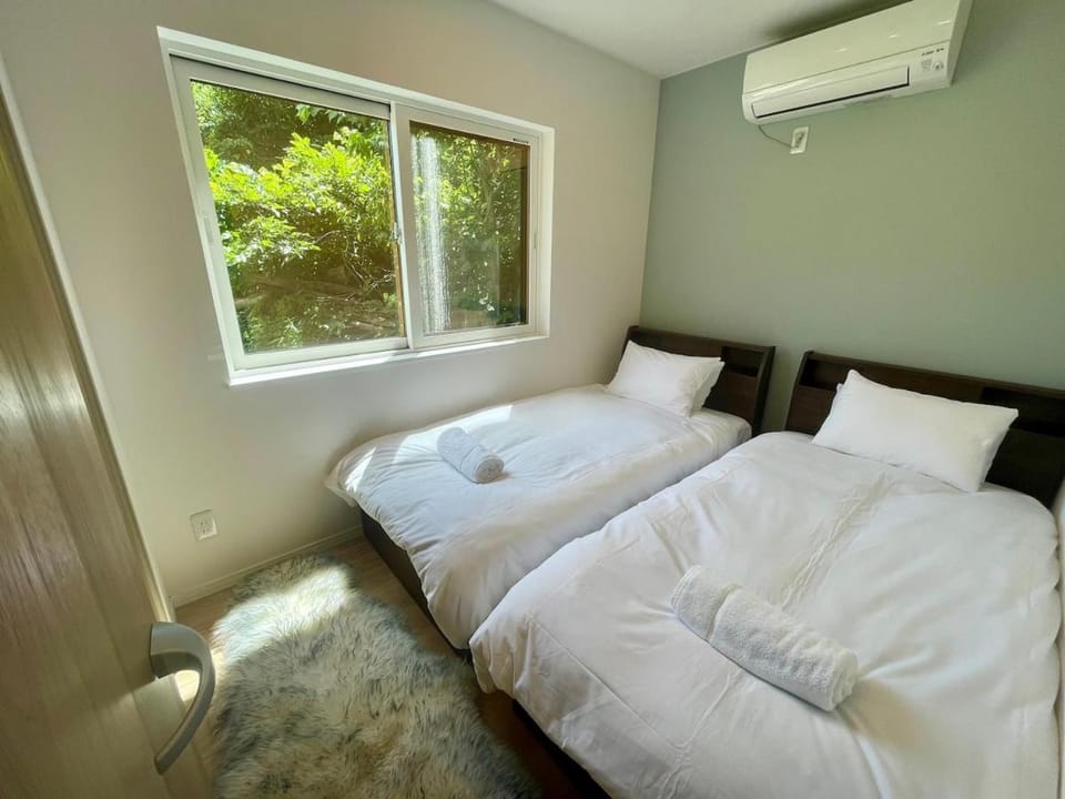 Bedroom, air conditioner