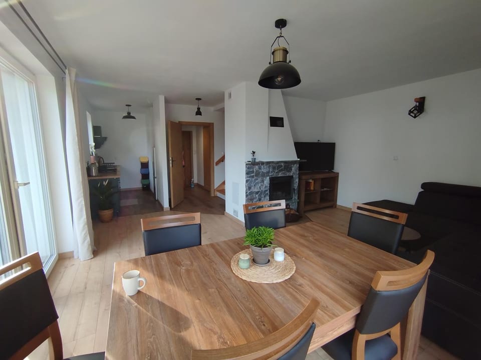 TV and multimedia, Living room, Dining area