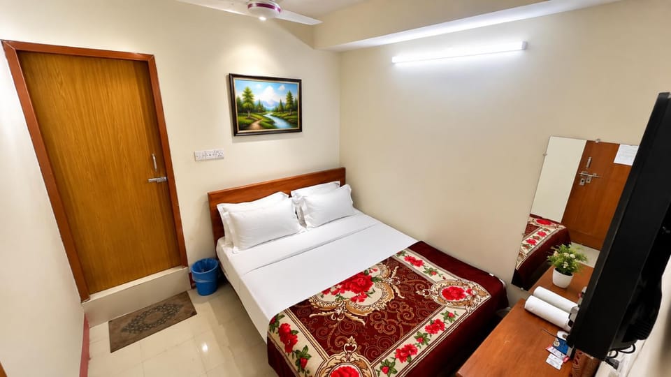 TV and multimedia, Photo of the whole room, Bedroom