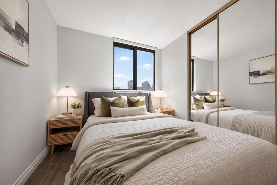 Exclusive 2BR City Retreat in Downtown Vancouver Apartment in Vancouver