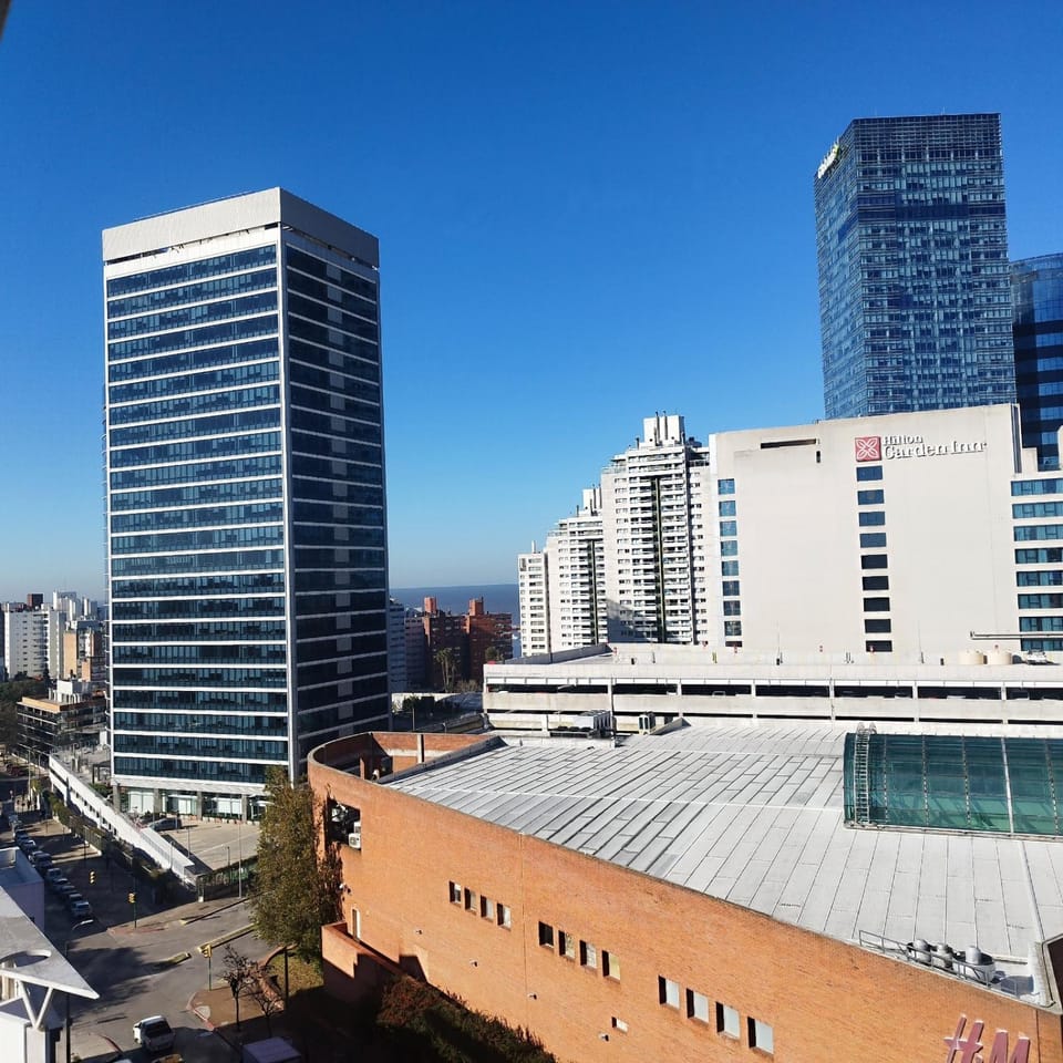 Apart de 2 dormitorios frente al Montevideo shopping zona WTC Apartment in Montevideo Department, Uruguay
