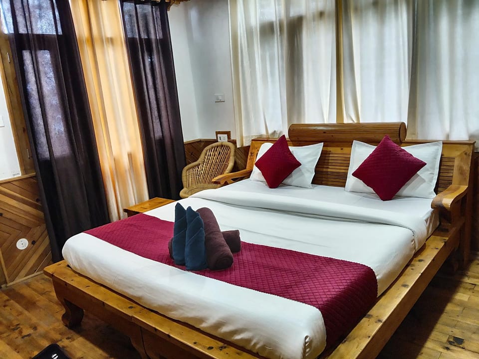 Bed, Seating area, Bedroom