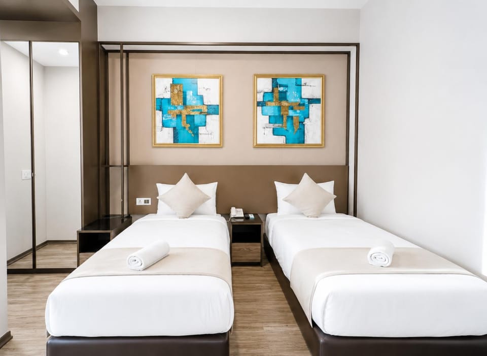 Patio, Staff, People, Garden, Photo of the whole room, room service, room service