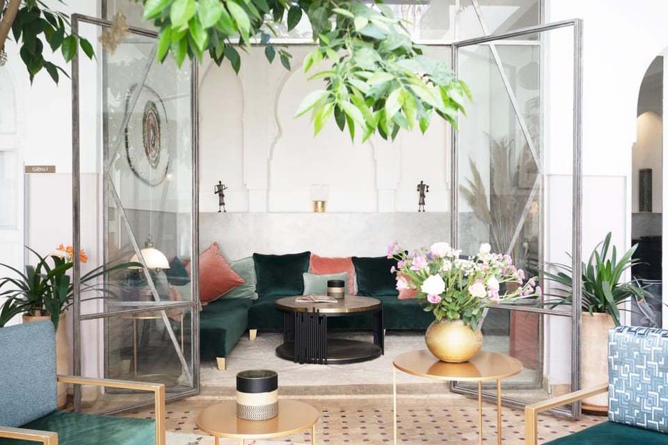 Living room, Lounge or bar, flat iron