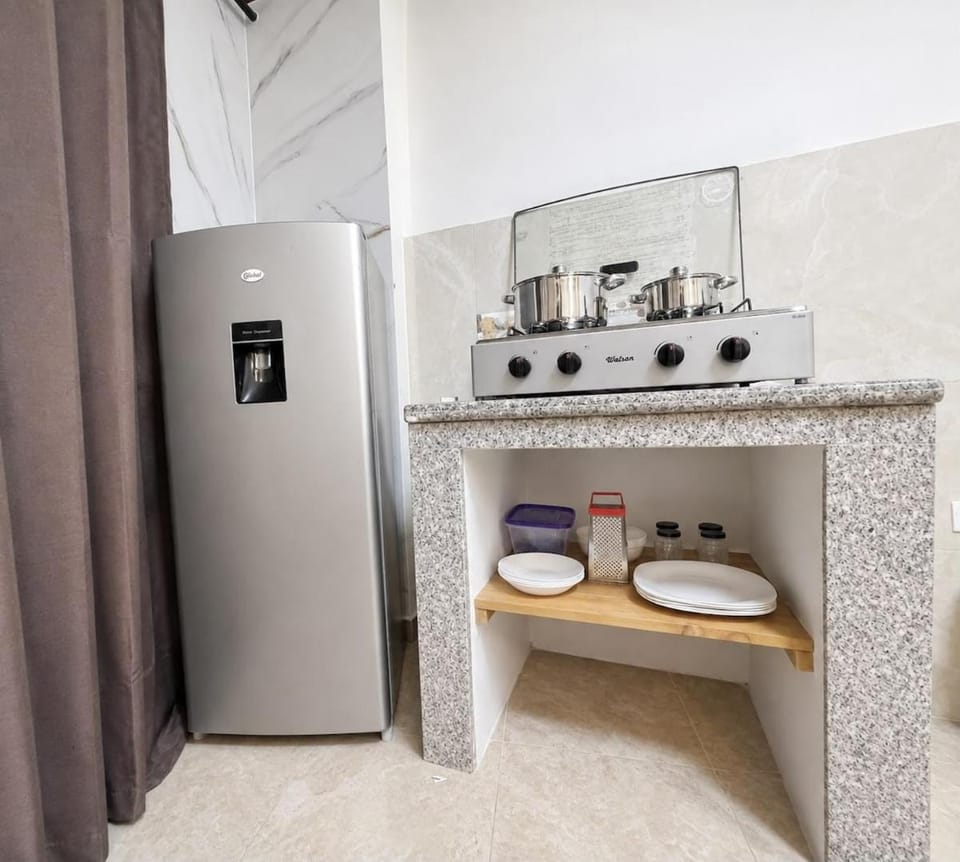 Kitchen or kitchenette, oven, pet friendly, stove