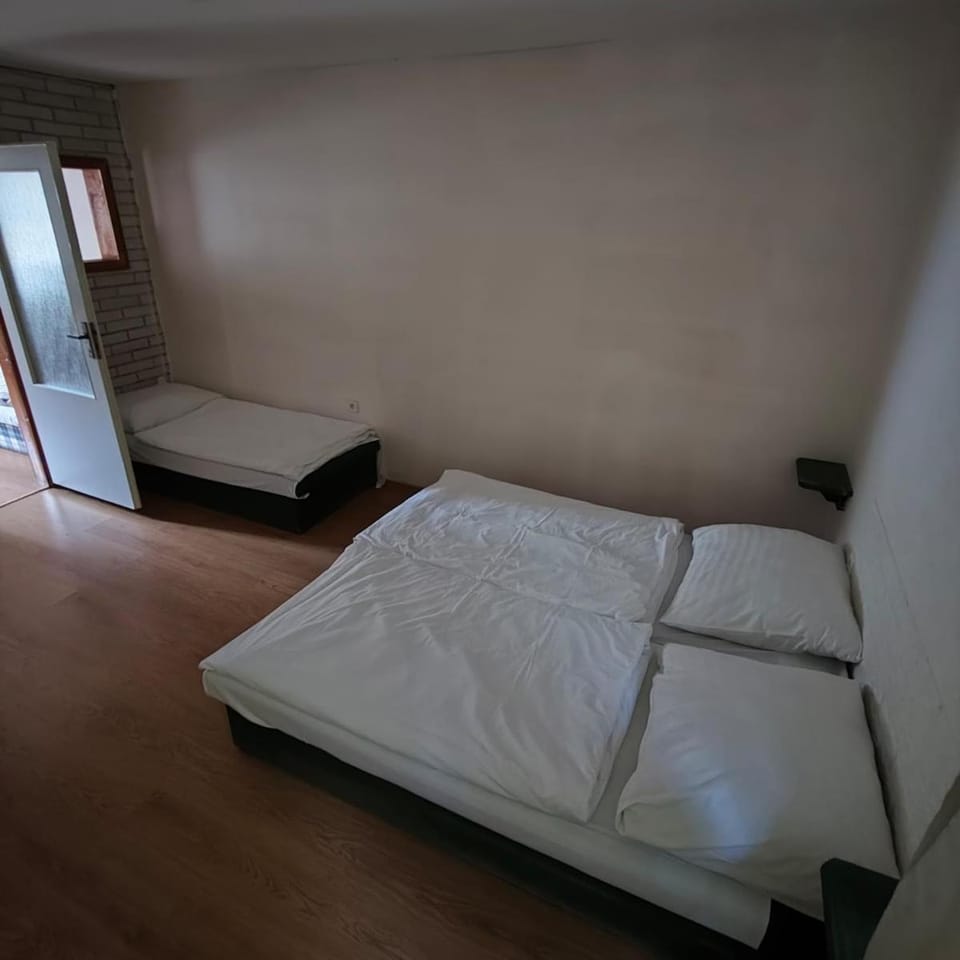 Private chat in a private room with privacy Hotel in Slovakia