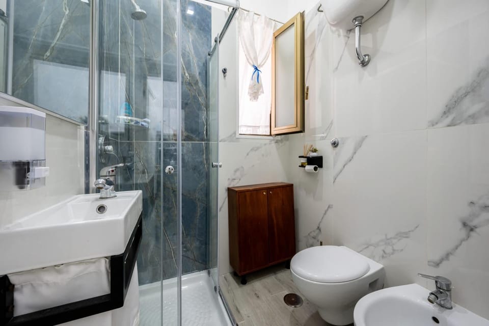 10 min dall'aeroporto - navetta - self check-in Apartment in Naples